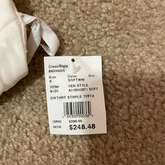 David’s Bridal Gown Size 6 - Picture 7 of 9